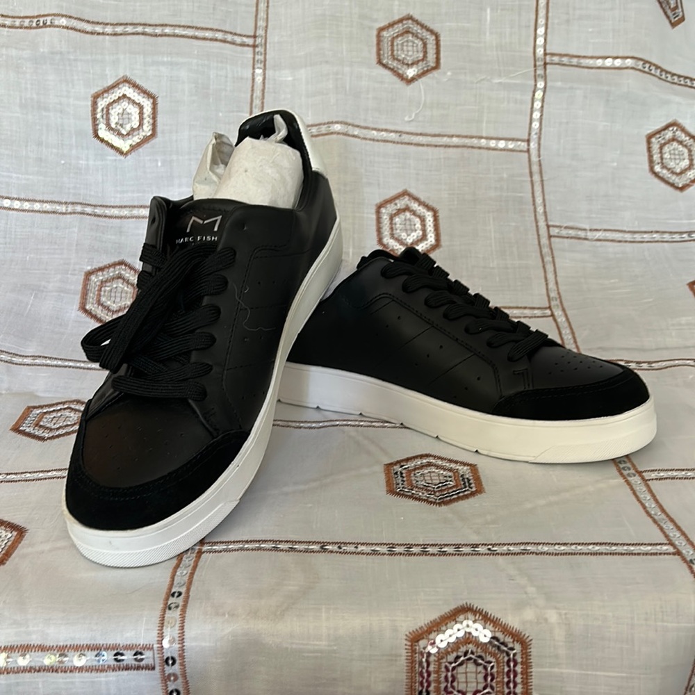 MARC FISHER Hayley Leather Low-Top Sneakers Sz 9.5 M